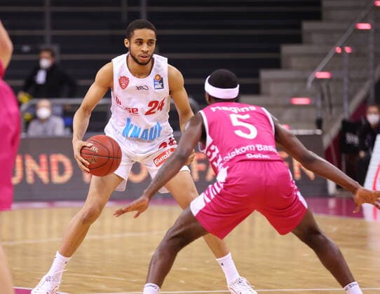 Josh Hagins Telekom Baskets Bonn vs Cameron Hunt s Oliver Würzburg easyCredit BBL 1 Bundesliga , Season 2020 2021 , Matchday 12