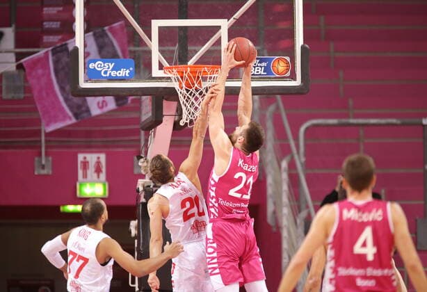 Leon Kratzer Telekom Baskets Bonn vs Julian Albus s Oliver Würzburg easyCredit BBL 1 Bundesliga , Season 2020 2021 , Matchday 12