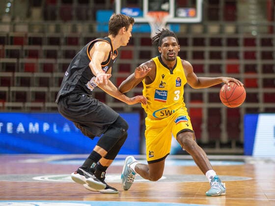Christoph Philipps Ratiopharm Ulm 10 , Jaleen Smith MHP Riesen Ludwigsburg, 03 , MHP Riesen Ludwigsburg vs Ratiopharm Ulm, Basketball, Bundesliga, 12 Spieltag, Spielzeit 20 21, 09 01 2021, MHP Riesen Ludwigsburg vs Ratiopharm Ulm, Basketball, Bundesliga, 12 Spieltag, Spielzeit 20 21, 09 01 2021 Ludwigsburg Copyright: xEibner-Pressefoto SaschaxWaltherx EP_swa
