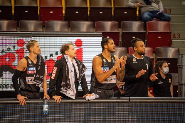 Cheering on the bench of Ulm, MHP Riesen Ludwigsburg vs Ratiopharm Ulm, Basketball, Bundesliga, 12 Spieltag, Spielzeit 20 21, 09 01 2021, MHP Riesen Ludwigsburg vs Ratiopharm Ulm, Basketball, Bundesliga, 12 Spieltag, Spielzeit 20 21, 09 01 2021 Ludwigsburg Copyright: xEibner-Pressefoto SaschaxWaltherx EP_swa