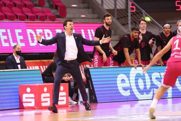 Coach Igor Jovovic Telekom Baskets Bonn vs s Oliver Würzburg easyCredit BBL 1 Bundesliga , 2020 2021 season , Matchday 12