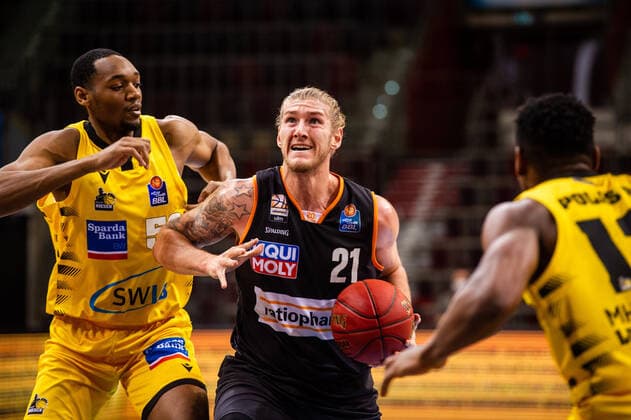 Dylan Osetkowski ratiopharm Ulm 21 li Austin Wiley MHP RIESEN Ludwigsburg 50 1 Basketball Bundesliga MHP RIESEN Ludwigsburg ratiopharm Ulm on 09 01 2021 in Ludwigsburg MHPArena , Baden Wuerttemberg, Germany 09 01 21 Basketball , 09 01 2021, Germany xpxsdx