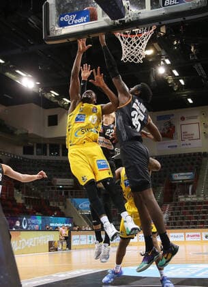 V li Yorman Polas Bartolo Riesen , Aric Holman Ulm MHP Riesen Ludwigsburg vs ratiopharm Ulm Basketball Bundesliga 2020 2021 Ludwigsburg , GER, 09 01 2021,