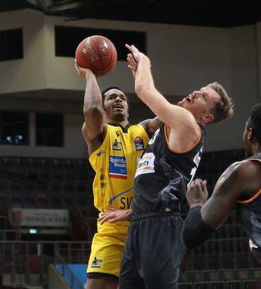 V li Barry Brown Jr Riesen , Andreas Obst Ulm MHP Riesen Ludwigsburg vs ratiopharm Ulm Basketball Bundesliga 2020 2021 Ludwigsburg , GER, 09 01 2021,