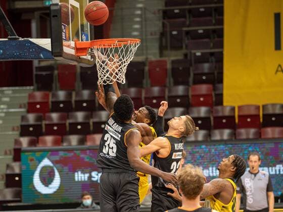 Aric Holman Ratiopharm Ulm 35 , Thomas Klepeisz Ratiopharm Ulm 22 , MHP Riesen Ludwigsburg vs Ratiopharm Ulm, Basketball, Bundesliga, 12 Spieltag, Spielzeit 20 21, 09 01 2021, MHP Riesen Ludwigsburg vs Ratiopharm Ulm, Basketball, Bundesliga, 12 Spieltag, Spielzeit 20 21, 09 01 2021 Ludwigsburg Copyright: xEibner-Pressefoto SaschaxWaltherx EP_swa