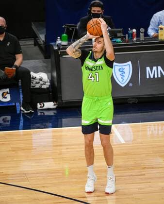 Minnesota Timberwolves forward Juancho Hernangomez takes a shot during the first half of the NBA, Basketball Herren, USA basketball game between the San Antonio Spurs and the Minnesota Timberwolves at Target Center in Minneapolis, Minnesota, USA, 9 January, 2021. San Antonio Spurs at Minnesota Timberwolves !ACHTUNG: NUR REDAKTIONELLE NUTZUNG!  Copyright: xCRAIGxLASSIGx AME8642 20210110-637458460090838267