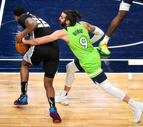 Minnesota Timberwolves guard Ricky Rubio (R) fouls San Antonio Spurs forward Rudy Gay (L) during the second half of the NBA, Basketball Herren, USA basketball game between the San Antonio Spurs and the Minnesota Timberwolves at Target Center in Minneapolis, Minnesota, USA, 9 January, 2021. San Antonio Spurs at Minnesota Timberwolves !ACHTUNG: NUR REDAKTIONELLE NUTZUNG!  Copyright: xCRAIGxLASSIGx AME8678 20210110-637458523921401647