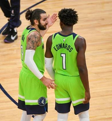 Minnesota Timberwolves guard Ricky Rubio (L) talks with guard Anthony Edwards (R) after they lost in over time to the San Antonio Spurs during the NBA, Basketball Herren, USA basketball game between the San Antonio Spurs and the Minnesota Timberwolves at Target Center in Minneapolis, Minnesota, USA, 9 January, 2021. San Antonio Spurs at Minnesota Timberwolves !ACHTUNG: NUR REDAKTIONELLE NUTZUNG!  Copyright: xCRAIGxLASSIGx AME8683 20210110-637458526976420410