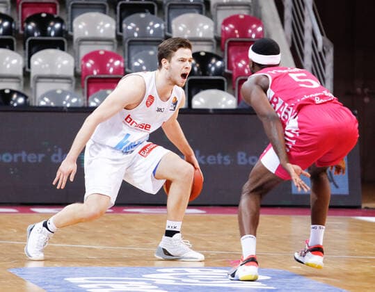 Nils Haßfurther s Oliver Würzburg, 07 motivates his teammates Telekom Baskets Bonn vs s Oliver Wuerzburg, Men, Basketball, 1 Bundesliga, 12 Spieltag, 2020 2021, 09 01 2021 Telekom Baskets Bonn vs s Oliver Wuerzburg, Men, Basketball, 1 Bundesliga, 12 Spieltag, 2020 2021, 09 01 2021 Bonn Copyright: xJulianxMeusel Eibner-Pressefotox EP_JML