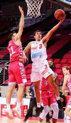 Tyson Ward s Oliver Würzburg, 03 converts basket against Anthony DiLeo Telekom Baskets Bonn, 11 Telekom Baskets Bonn vs s Oliver Wuerzburg, Men, Basketball, 1 Bundesliga, 12 Matchday, 2020 2021, 09 01 2021 Telekom Baskets Bonn vs s Oliver Wuerzburg, Men, Basketball, 1 Bundesliga, 12 Matchday, 2020 2021, 09 01 2021 Bonn Copyright: xJulianxMeusel Eibner-Pressefotox EP_JML