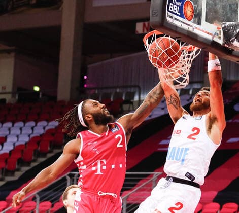 Brekkott Chapman s Oliver Würzburg, 02 dunkt vs Xavier Pollard Telekom Baskets Bonn, 02 Telekom Baskets Bonn vs s Oliver Wuerzburg, Mens, Basketball, 1 Bundesliga, 12 Spieltag, 2020 2021, 09 01 2021 Telekom Baskets Bonn vs s Oliver Wuerzburg, Mens, Basketball, 1 Bundesliga, 12 Spieltag, 2020 2021, 09 01 2021 Bonn Copyright: xJulianxMeusel Eibner-Pressefotox EP_JML