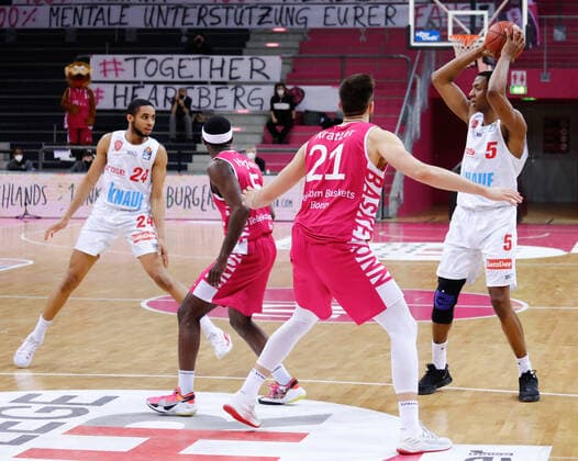 Justin Sears s Oliver Würzburg, 05 pictured right, before his injury Telekom Baskets Bonn vs s Oliver Wuerzburg, mens, basketball, 1 Bundesliga, 12 Spieltag, 2020 2021, 09 01 2021 Telekom Baskets Bonn vs s Oliver Wuerzburg, mens, basketball, 1 Bundesliga, 12 Spieltag, 2020 2021, 09 01 2021 Bonn Copyright: xJulianxMeusel Eibner-Pressefotox EP_JML