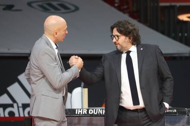 Chemnitz coach Rodrigo PASTORE and FCBB head coach Andrea TRINCHIERI r before the start of the game Basketball, FC Bayern Chemnitz, Bundesliga, 2020 2021 season, on 10 1 2021 in Munich, A U D I D O M E, Germany Source Copyright Credit Oryk HAIST xx