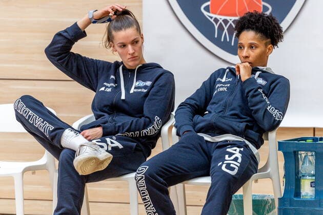 Newcomer Deeshyra Thomas 03, GISA Lions SV Halle from the USA and Meret Kleine Beek 19, GISA Lions SV Halle GISA Lions SV Halle vs Rutronik Stars Keltern Basketball 1 Bundesliga ERDGAS Sportarena Halle Saale 10 01 2021 Foto Holger John Sachsen Anhalt Germany