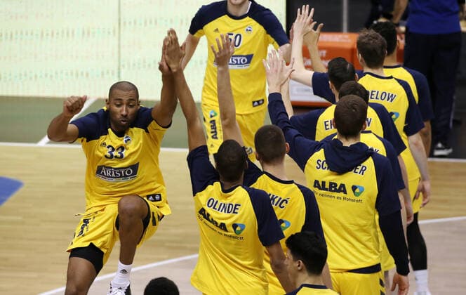 Jayson Granger, running in before the start of the game Sports Basketball BBL Bundesliga Men Season 2020 2021 10 01 2021 ALBA Berlin vs Giessen 46ers