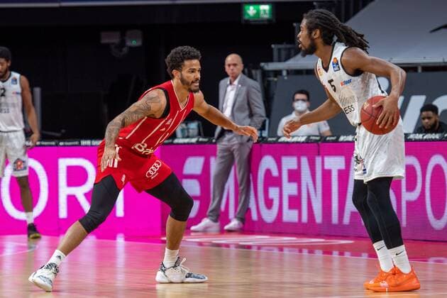 Nick Weiler Babb 0 FC Bayern , Marcus Thornton 15 Niners Chemnitz , FC Bayern Basketball vs Niners Chemnitz, BBL, 10 01 2021 Muenchen Bayern Germany Copyright: xkolbert-press UlrichxGamelx