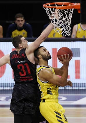 Scottie James jr , Johannes Thiemann action game scene duel sports basketball BBL Bundesliga men season 2020 2021 10 01 2021 ALBA Berlin vs Giessen 46ers