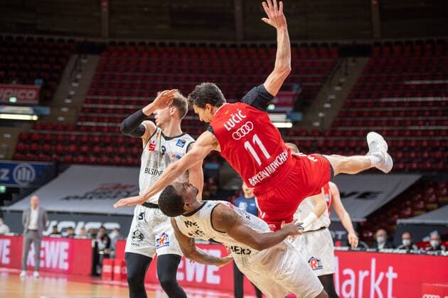 Vladimir Lucic 11 FC Bayern crashes, FC Bayern Basketball vs Niners Chemnitz, BBL, 10 01 2021 Munich Bavaria Germany Copyright: xkolbert-press UlrichxGamelx