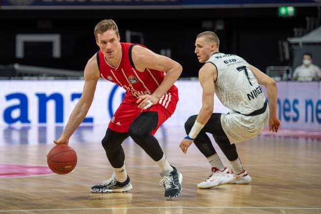 Leon Radosevic 43 FC Bayern , Jonas Richter 7 Niners Chemnitz , FC Bayern Basketball vs Niners Chemnitz, BBL, 10 01 2021 Muenchen Bayern Germany Copyright: xkolbert-press UlrichxGamelx