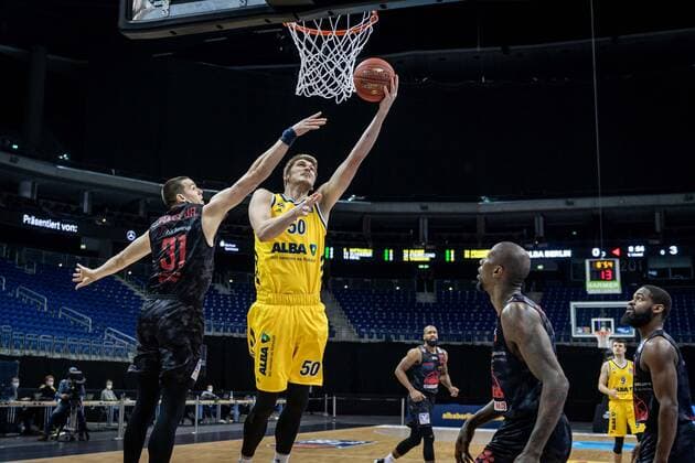 Basketball Berlin 10 01 2021 Season 2020 2021 easyCredit BBL 1 Bundesliga Alba Berlin JobStairs GIESSEN 46ers Ben Lammers Alba Berlin, No 50 Scottie James jr Giessen, No 31