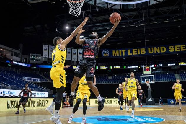Basketball Berlin 10 01 2021 Season 2020 2021 easyCredit BBL 1 Bundesliga Alba Berlin JobStairs GIESSEN 46ers Jonathan Stark Giessen, No 01 Maodo Lo Alba Berlin, No 00