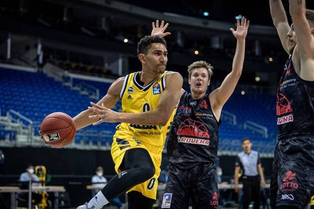Basketball Berlin 10 01 2021 Season 2020 2021 easyCredit BBL 1 Bundesliga Alba Berlin JobStairs GIESSEN 46ers Maodo Lo Alba Berlin, No 00 Bjarne Kraushaar Giessen, No 04