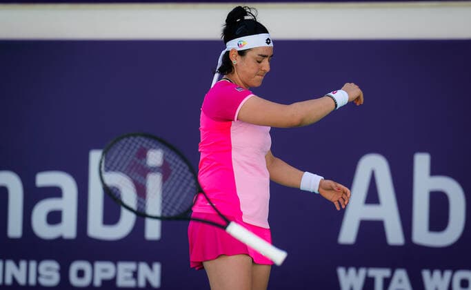January 10, 2021, Abu Dhabi, UNITED ARAB EMIRATES: Ons Jabeur of Tunisia in action during her third round match at the 2021 Abu Dhabi WTA, Tennis Damen Womens Tennis Open WTA 500 tournament against Aryna Sabalenka of Belarus Abu Dhabi UNITED ARAB EMIRATES - ZUMAa181 20210110_zaa_a181_038 Copyright: xRobxPrangex
