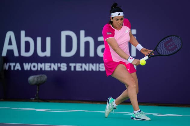 January 10, 2021, Abu Dhabi, UNITED ARAB EMIRATES: Ons Jabeur of Tunisia in action during her third round match at the 2021 Abu Dhabi WTA, Tennis Damen Womens Tennis Open WTA 500 tournament against Aryna Sabalenka of Belarus Abu Dhabi UNITED ARAB EMIRATES - ZUMAa181 20210110_zaa_a181_040 Copyright: xRobxPrangex
