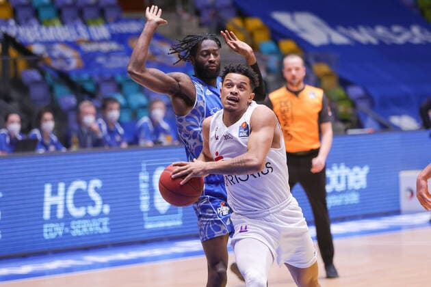 Fraport Skyliners BG Goettingen, easyCredit BBL Nelson Weidemann BG Goettingen, 2 pulls to the basket, passing Matt Mobley Fraport Skyliners, 1 easyCredit BBL basketball match between Fraport Skyliners and BG Goettingen on 10 January 2021 at Fraport Arena in Frankfurt am Main , Frankfurt am Main Hesse Germany Fraport Arena