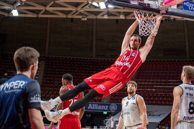 Paul Zipser 16 FC Bayern , Dunk, FC Bayern Basketball vs Niners Chemnitz, BBL, 10 01 2021 Munich Bavaria Germany Copyright: xkolbert-press UlrichxGamelx