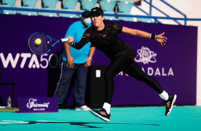 January 10, 2021, Abu Dhabi, UNITED ARAB EMIRATES: Garbine Muguruza of Spain in action during her third round match at the 2021 Abu Dhabi WTA, Tennis Damen Womens Tennis Open WTA 500 tournament against Maria Sakkari of Greece Abu Dhabi UNITED ARAB EMIRATES - ZUMAa181 20210110_zaa_a181_082 Copyright: xRobxPrangex