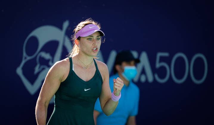 January 10, 2021, Abu Dhabi, UNITED ARAB EMIRATES: Paula Badosa of Spain in action during her third round match at the 2021 Abu Dhabi WTA, Tennis Damen Womens Tennis Open WTA 500 tournament against Veronika Kudermetova of Russia Abu Dhabi UNITED ARAB EMIRATES - ZUMAa181 20210110_zaa_a181_104 Copyright: xRobxPrangex