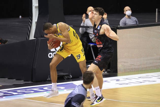 GER, BBL, ALBA Berlin vs Jobstairs Giessen 46ers 10 01 2021, Mercedes Benz Arena, Berlin, GER, BBL, ALBA Berlin vs Jobstairs Giessen 46ers, in picture Louis Olinde ALBA Berlin 19 , Alen Pjanic Giessen46ers 8 nordphotoxEngler nph00076
