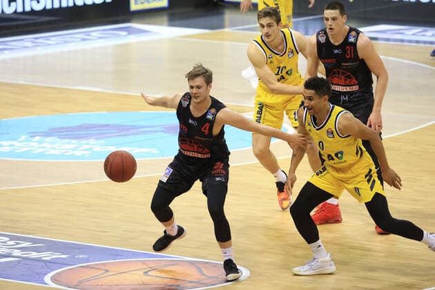 GER, BBL, ALBA Berlin vs Jobstairs Giessen 46ers 10 01 2021, Mercedes Benz Arena, Berlin, GER, BBL, ALBA Berlin vs Jobstairs Giessen 46ers, in picture Maodo Lo ALBA Berlin 0 , Bjarne Kraushaar Giessen46ers 4 nordphotoxEngler nph00076