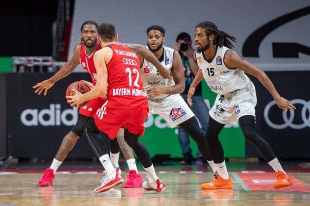 Jalen Reynolds 8 FC Bayern , Joe Lawson III 31 Niners Chemnitz , FC Bayern Basketball vs Niners Chemnitz, BBL, 10 01 2021 Muenchen Bayern Germany Copyright: xkolbert-press UlrichxGamelx