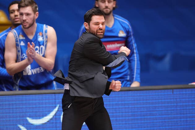 Fraport Skyliners BG Goettingen, easyCredit BBL coach Sebastian Gleim Fraport Skyliners is excited and cheers loudly Basketball match of the easyCredit BBL between Fraport Skyliners and BG Goettingen on 10 January 2021 at Fraport Arena in Frankfurt am Main , Frankfurt am Main Hesse Germany Fraport Arena