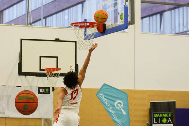 Basketball I Men I Season 2020 2021 I Pro B I 13 Matchday I ETV Hamburg SC Rist Wedel I 10 01 2021 Throw, Mubarak Salami 17, ETV Hamburg Basketball Hamburg Sporthalle Hohe Weide Hamburg Germany Copyright: xLobeca RalfxHomburgx