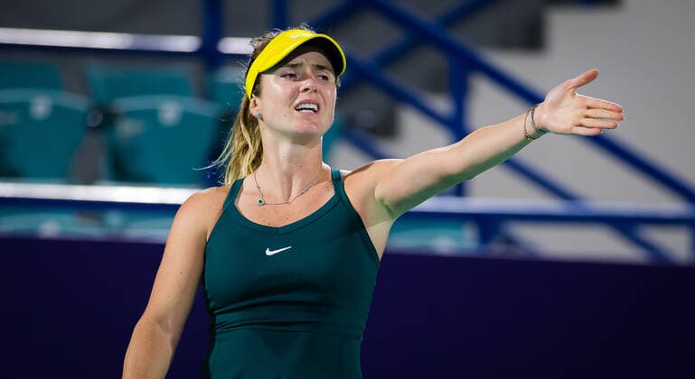 January 10, 2021, Abu Dhabi, UNITED ARAB EMIRATES: Elina Svitolina of the Ukraine in action during her third round match at the 2021 Abu Dhabi WTA, Tennis Damen Womens Tennis Open WTA 500 tournament against Ekaterina Alexandrova of Russia Abu Dhabi UNITED ARAB EMIRATES - ZUMAa181 20210110_zaa_a181_213 Copyright: xRobxPrangex