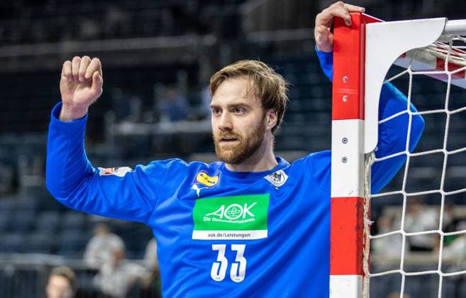 Koeln, 10 01 21, Handball European Championship, 4 Matchday, Qualification, Lanxess Arena Germanys goalkeeper Andreas Wolff leans on the goal Due to the measures to contain the Corona virus, the match will take place without spectators Germany Austria
