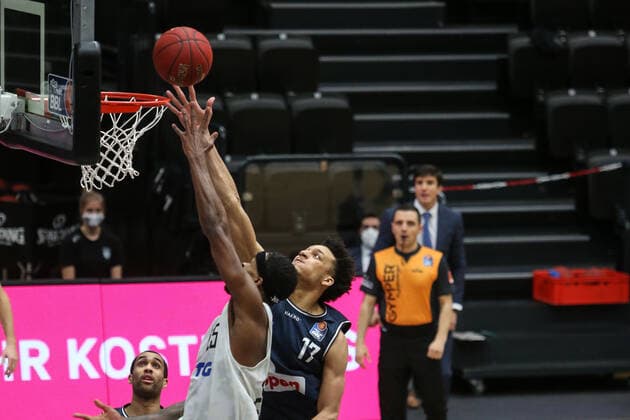 Basketball Germany, 1 Bundesliga, Hamburg Towers HAKRO Merlins Crailsheim, Hamburg, 10 01 2021 Terry Allen Towers, l Jamuni McNeace Merlins