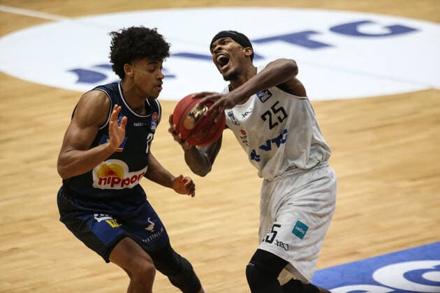 Basketball Germany, 1 Bundesliga, Hamburg Towers HAKRO Merlins Crailsheim, Hamburg, 10 01 2021 Trae Bell Haynes Merlins, l Terry Allen Towers
