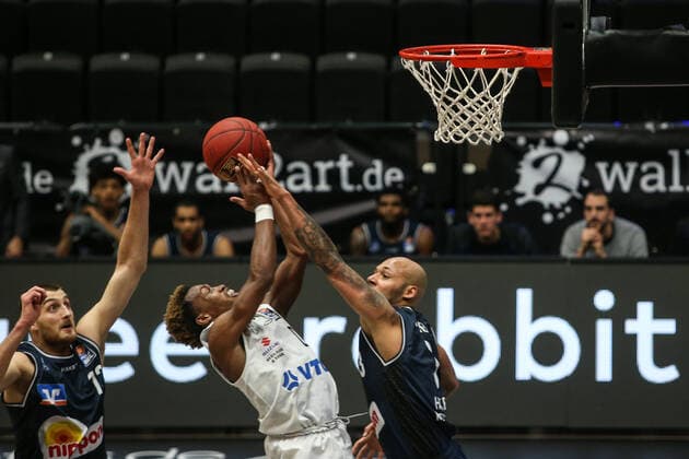 Basketball Germany, 1 Bundesliga, Hamburg Towers HAKRO Merlins Crailsheim, Hamburg, 10 01 2021 TJ Shorts Towers, M Radil Caison l and Maurice Stuckes both Merlins.