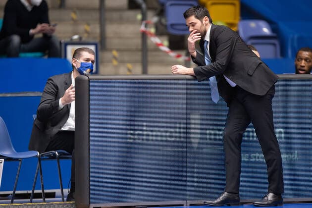 Fraport Skyliners BG Goettingen, easyCredit BBL Reflecting Left Co coach Klaus Perwas Fraport Skyliners , right coach Sebastian Gleim Fraport Skyliners Basketball match of the easyCredit BBL between the Fraport Skyliners and BG Goettingen on 10 January 2021 at the Fraport Arena in Frankfurt am Main , Frankfurt am Main Hesse Germany Fraport Arena