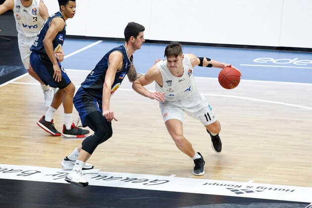 BBL easyCredit Basketball Bundesliga season 2020 2021 12 matchday on Sunday, 10 January 2021 at edel optics de Arena in Hamburg Hamburg Towers HAKRO Merlins Crailsheim v l Bogdan Radosavljevic Crailsheim , Maik Kotsar Towers Hamburg Towers HAKRO Merlins Crailsheim