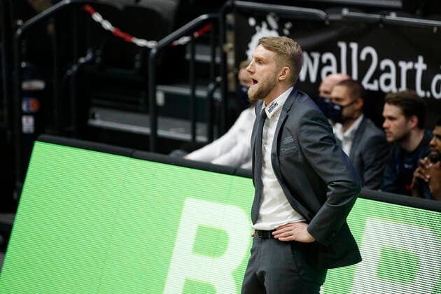 BBL easyCredit Basketball Bundesliga season 2020 2021 12 matchday on Sunday, 10 January 2021 at edel optics de Arena in Hamburg Hamburg Towers HAKRO Merlins Crailsheim head coach Tuomas Iisalo Crailsheim Hamburg Towers HAKRO Merlins Crailsheim