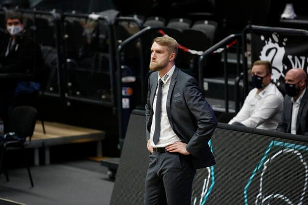 BBL easyCredit Basketball Bundesliga season 2020 2021 12 matchday on Sunday, 10 January 2021 at edel optics de Arena in Hamburg Hamburg Towers HAKRO Merlins Crailsheim head coach Tuomas Iisalo Crailsheim Hamburg Towers HAKRO Merlins Crailsheim