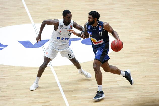 BBL easyCredit Basketball Bundesliga season 2020 2021 12 matchday on Sunday, 10 January 2021 at edel optics de Arena in Hamburg Hamburg Towers HAKRO Merlins Crailsheim v l Osaro Juergen Rich Towers , Tim Coleman Crailsheim Hamburg Towers HAKRO Merlins Crailsheim