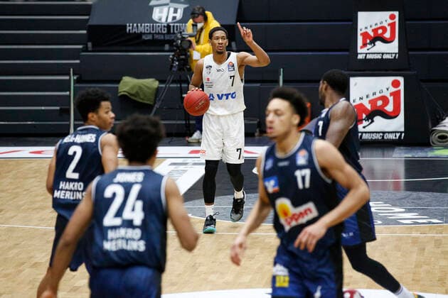 BBL easyCredit Basketball Bundesliga season 2020 2021 12 matchday on Sunday, 10 January 2021 at edel optics de Arena in Hamburg Hamburg Towers HAKRO Merlins Crailsheim Kameron Taylor Towers Hamburg Towers HAKRO Merlins Crailsheim