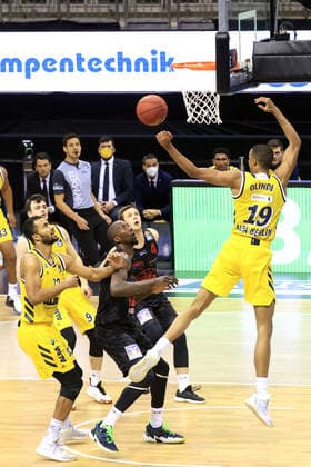 GER, BBL, ALBA Berlin vs Jobstairs Giessen 46ers 10 01 2021, Mercedes Benz Arena, Berlin, GER, BBL, ALBA Berlin vs Jobstairs Giessen 46ers, in picture Louis Olinde ALBA Berlin 19 , Johannes Thiemann ALBA Berlin 32 , Jonas Mattisseck ALBA Berlin 9 , Brandon Bowman Giessen46ers 15 , Bjarne Kraushaar Giessen46ers 4 nordphotoxEngler nph00076