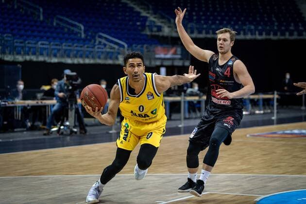 Basketball Berlin 10 01 2021 Season 2020 2021 easyCredit BBL 1 Bundesliga Alba Berlin JobStairs GIESSEN 46ers Maodo Lo Alba Berlin, No 00 Bjarne Kraushaar Giessen, No 04